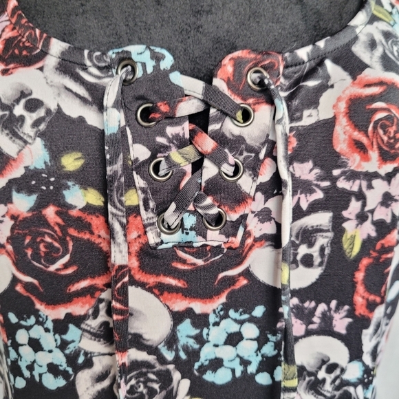 NWT Hot Topic Multicolor Rose & Skull Sleeveless Fit&Flare Lace Up Dress Size L - Picture 3 of 11